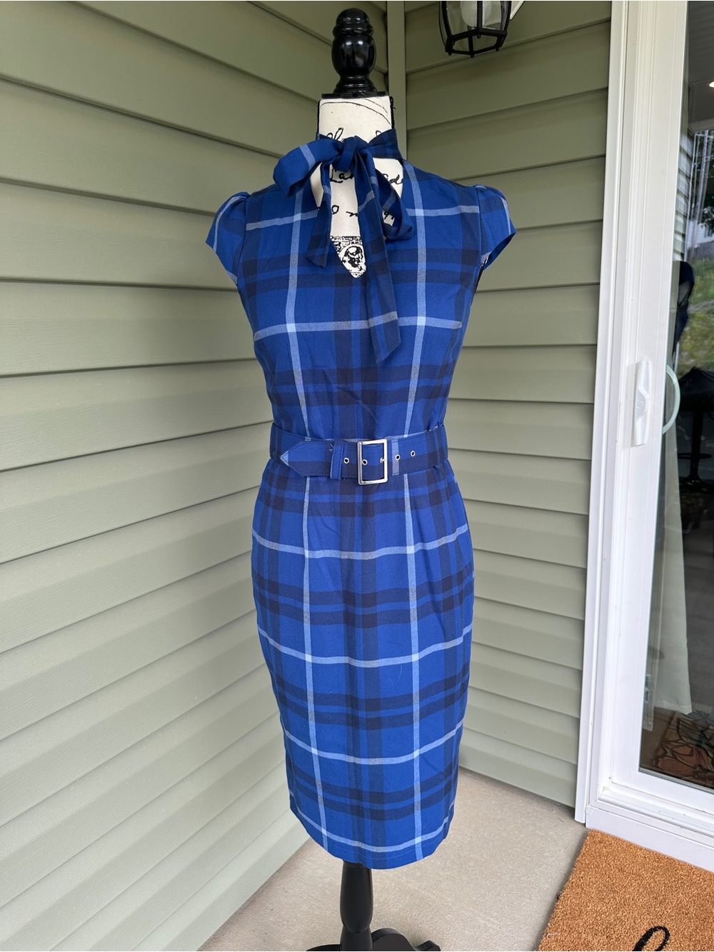 NY & Co Blue Plaid cap sleeve Tie-Neck Sheath Dress with Belt size XS the cutest